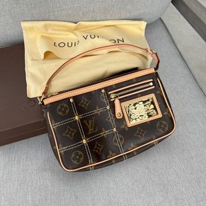 💖LOUIS VUITTON💖 RIVETING POCHETTE ACCESSOIRES